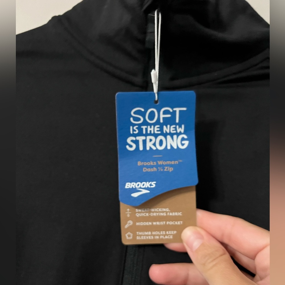 NEW BROOKS WOMENS ZIP UP SIZE:M - Picture 3 of 4